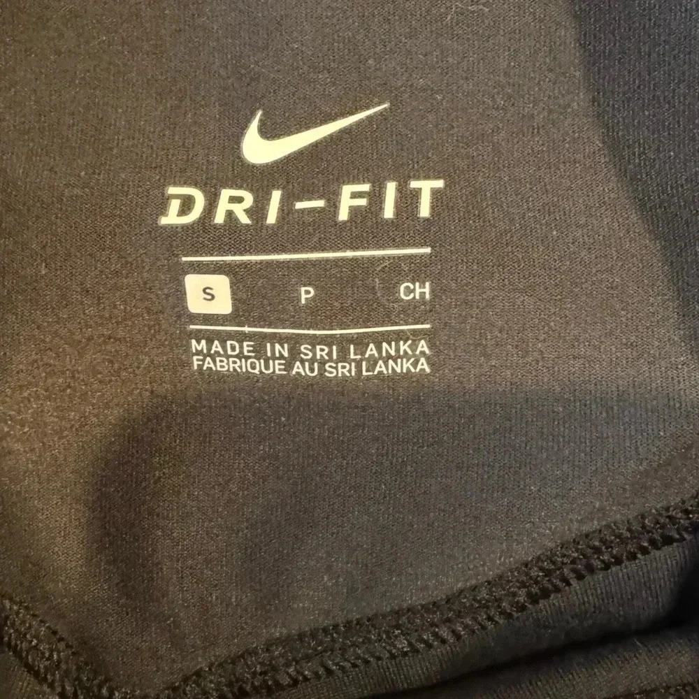 Nike Power Legend 20” Mid Rise Training Capri Leggings Women’s size Small